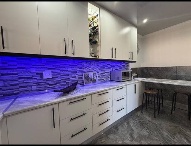 3 BEDROOM HOUSE FOR SALE IN VANDERBIJLPARK CE 3